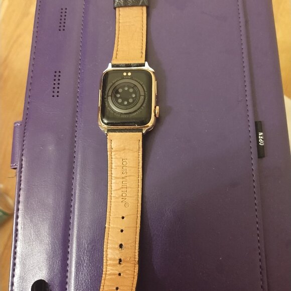 Watch - Picture 1 of 2